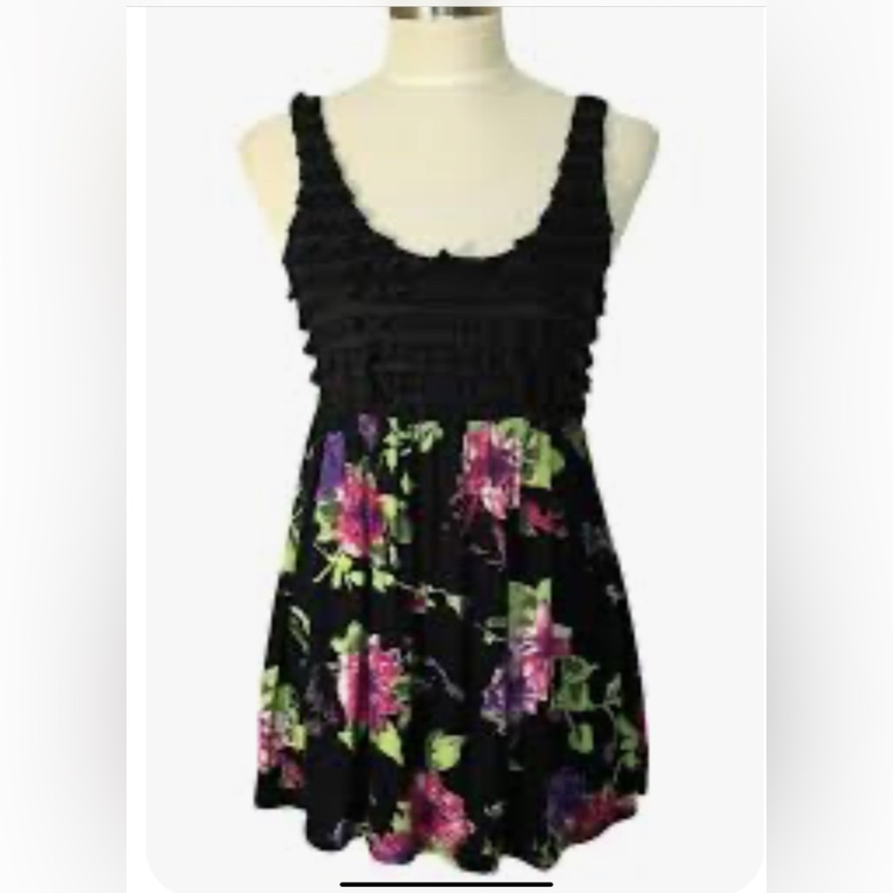 Weston Wear Ruffled Tank top with empire waist with Flower pattern .